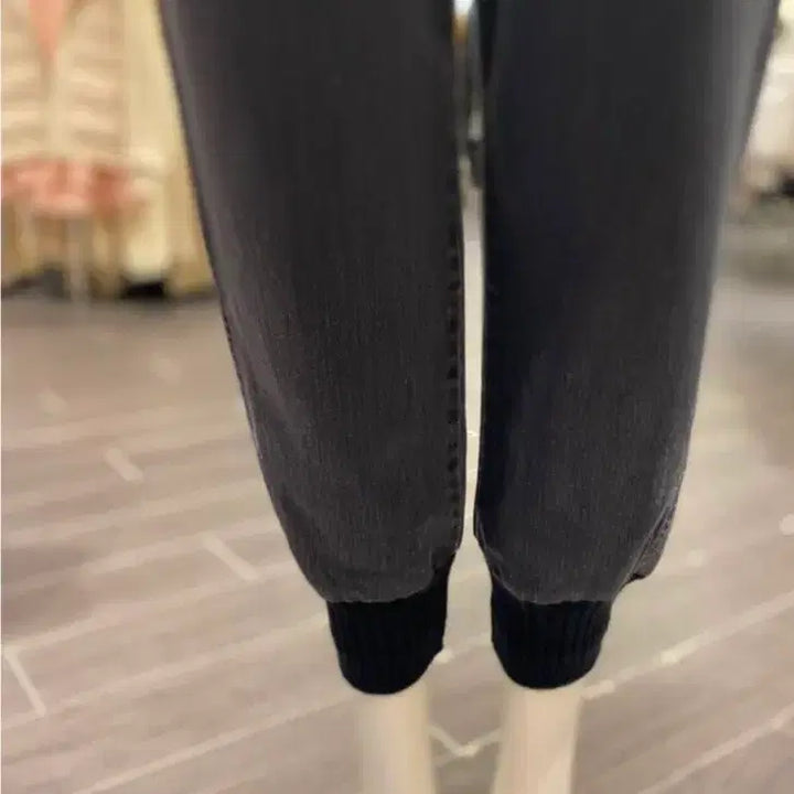 [SOLD OUT] 한섬 오즈세컨 블랙 조거 데님팬츠