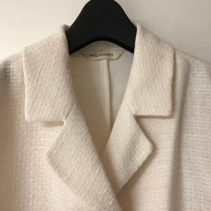 [BUNJANG] Wellknown Tweed Double-Button Jacket / 웰노운 더블단추 트위드 반팔 자켓 올드머니룩 출근룩 골드버튼