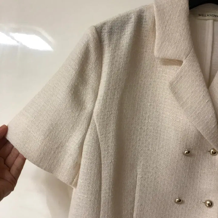 [BUNJANG] Wellknown Tweed Double-Button Jacket / 웰노운 더블단추 트위드 반팔 자켓 올드머니룩 출근룩 골드버튼