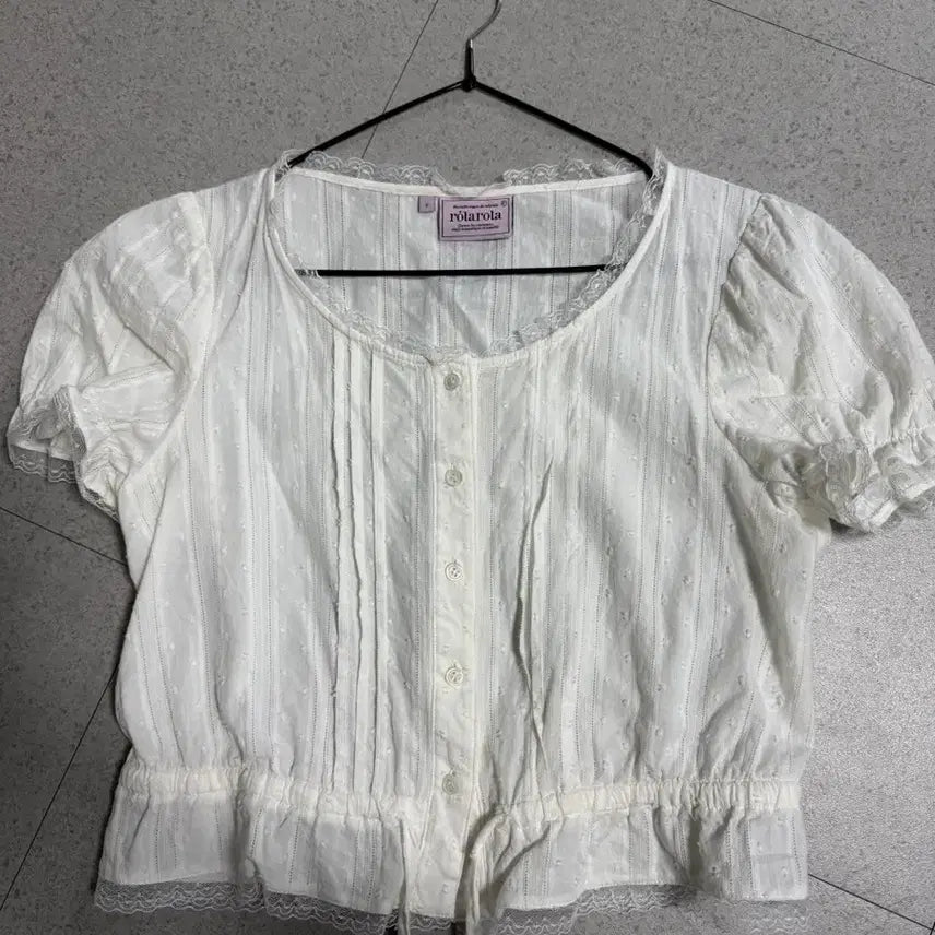 [BUNJANG] RolaRola Frill Shirring Blouse White / [로라로라] FRILL SHIRRING BLOUSE WHITE