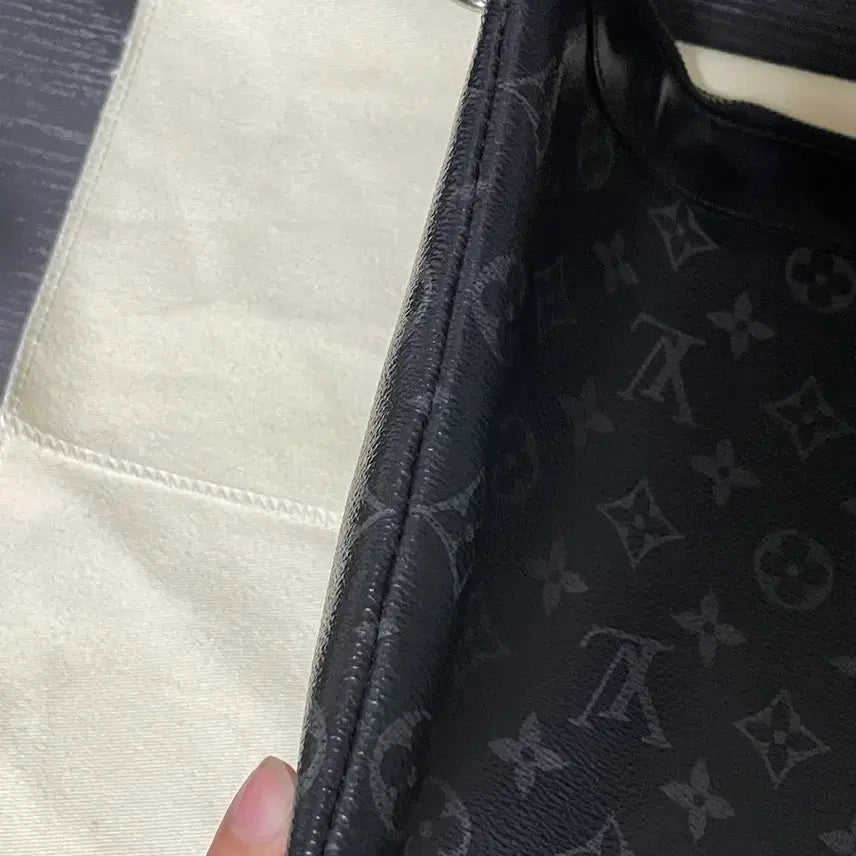 [BUNJANG] Louis Vuitton Monogram Eclipse Apollo GM Clutch / 루이비통 모노그램 이클립스 아폴로 gm