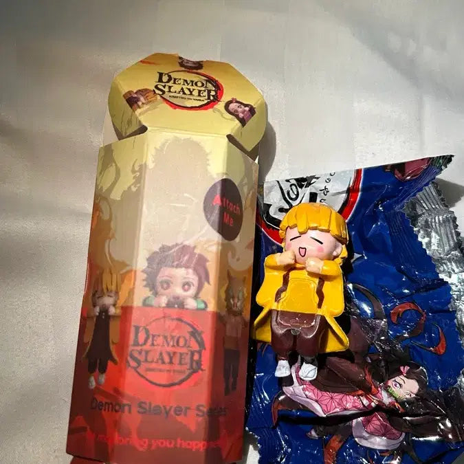 [BUNJANG] Demon Slayer Zenitsu Phone Decoration Figure / 귀멸의 칼날 젠이츠 폰꾸 피규어