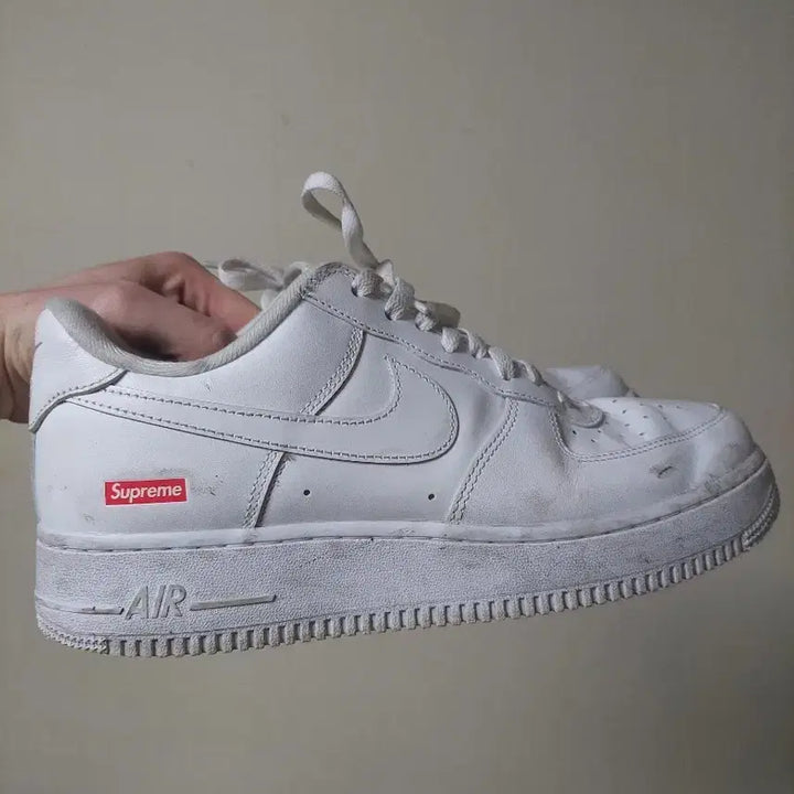 [SOLD OUT] 나이키 에어포스 슈프림 화이트 275