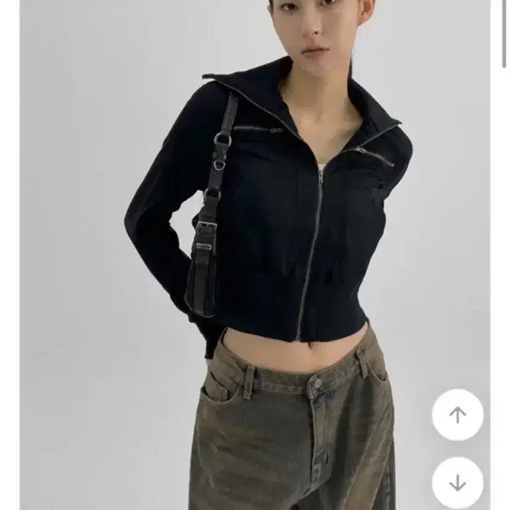 [SOLD OUT] 블랙업 크류 하이넥 크롭 집업