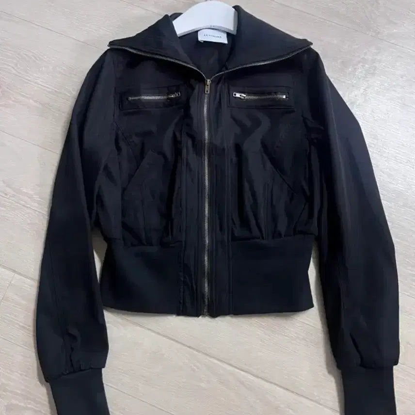 [SOLD OUT] 블랙업 크류 하이넥 크롭 집업