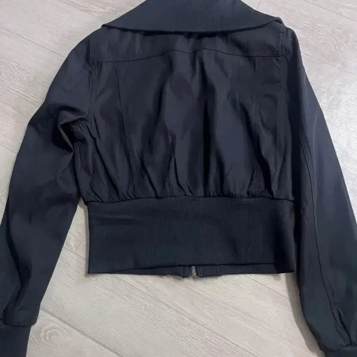 [SOLD OUT] 블랙업 크류 하이넥 크롭 집업