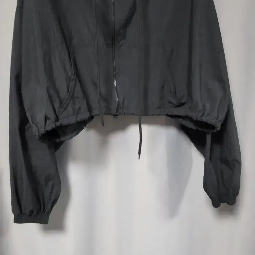 [SOLD OUT] 오버핏 크롭 바람막이