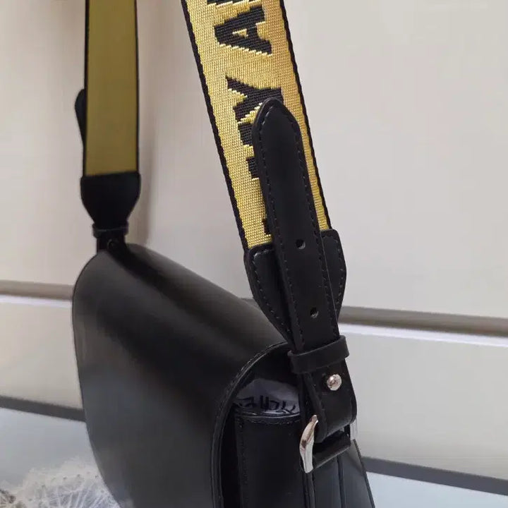 [BUNJANG] Studio Tomboy Crossbody Bag / 스튜디오톰보이 크로스백