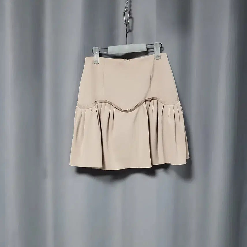 [SOLD OUT] 곡선 라인 주름 스커트