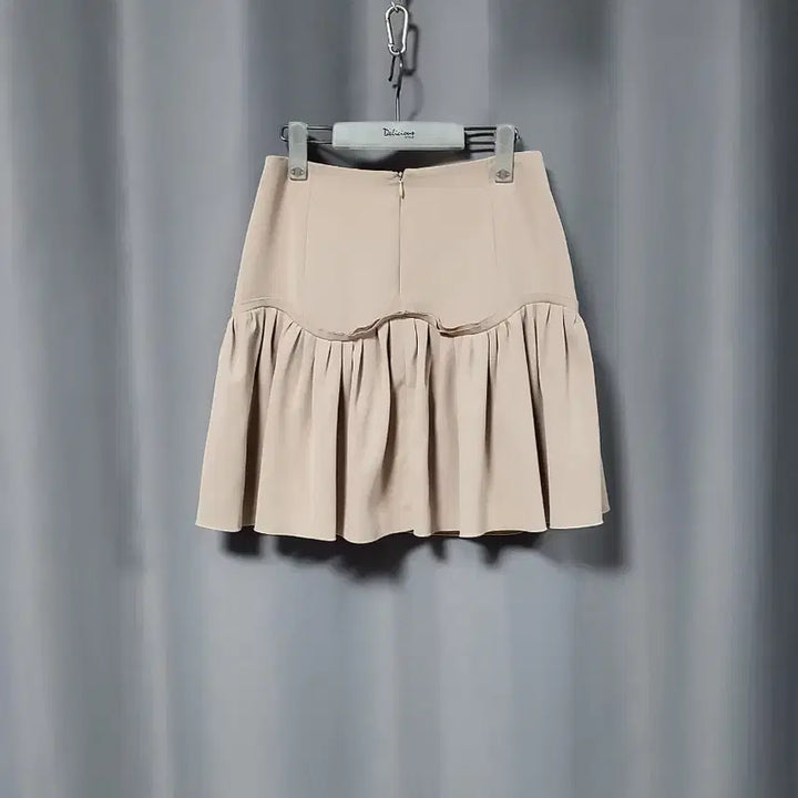 [SOLD OUT] 곡선 라인 주름 스커트