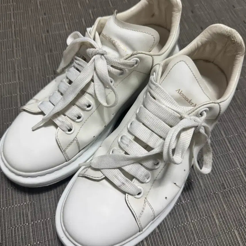 [SOLD OUT] 알렉산더맥퀸 오버솔 스니커즈 화이트 40.5