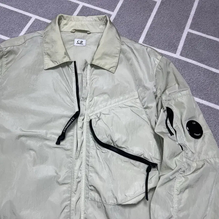 [SOLD OUT] CP컴퍼니 렌즈와펜로고 나일론 오버셔츠 자켓 바람막이