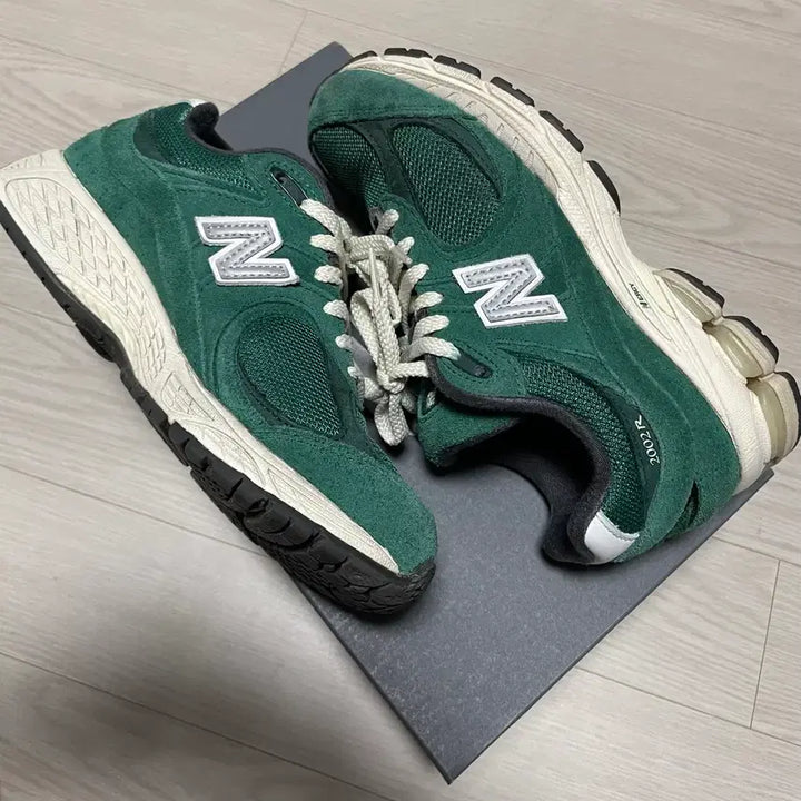 [BUNJANG] New Balance 2002R Nightwatch Green / 뉴발란스 2002R 나이트워치 그린 230