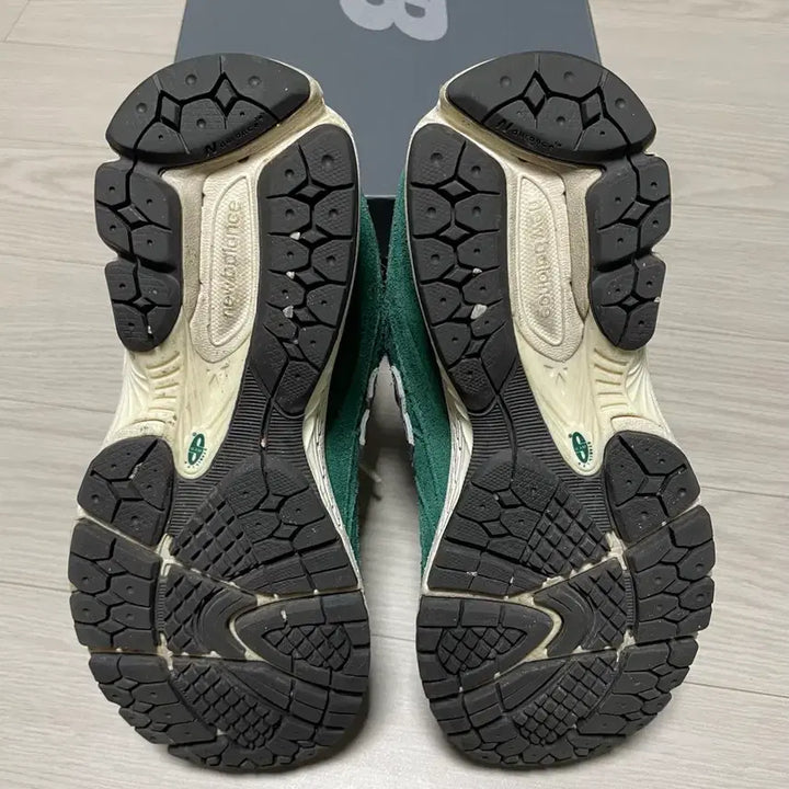 [BUNJANG] New Balance 2002R Nightwatch Green / 뉴발란스 2002R 나이트워치 그린 230