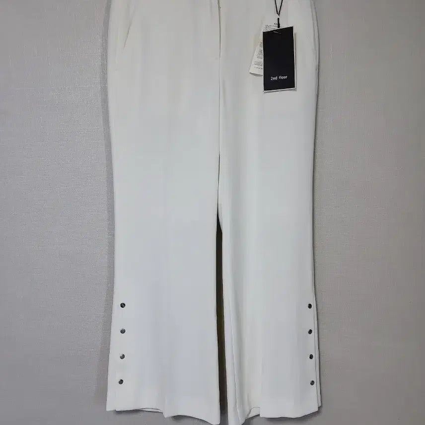 [BUNJANG] 2nd Floor Cream Bootcut Slacks / 2nd floor 크림색상 부츠컷 슬랙스 새상품