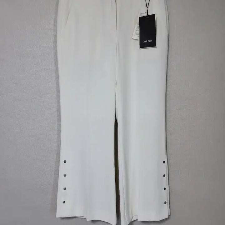 [BUNJANG] 2nd Floor Cream Bootcut Slacks / 2nd floor 크림색상 부츠컷 슬랙스 새상품
