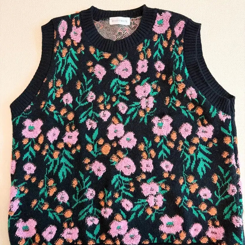 [BUNJANG] STUDIO WHITE Floral Knit Vest / STUDIO WHITE 꽃무늬 니트 조끼