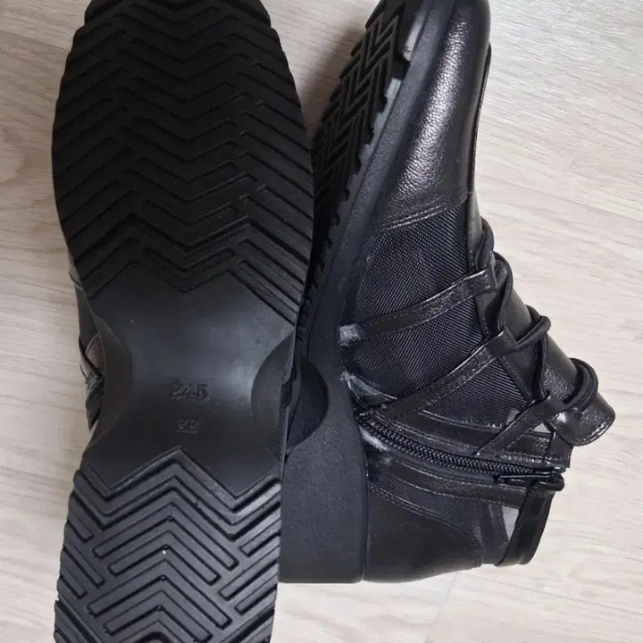 [BUNJANG] Black Lace-Up Ankle Boots (New) 245 / 블랙 레이스업 앵클 부츠 (새상품) 245