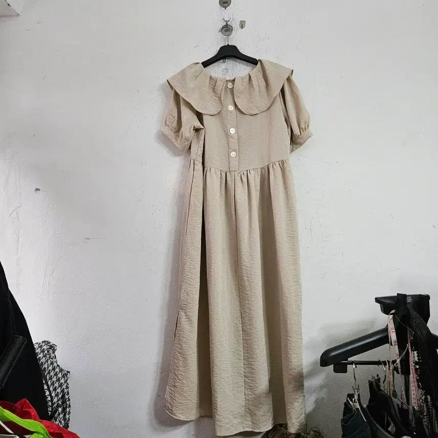 [BUNJANG] Beige Big Collar Long Dress / 베이지 빅카라 롱 원피스55