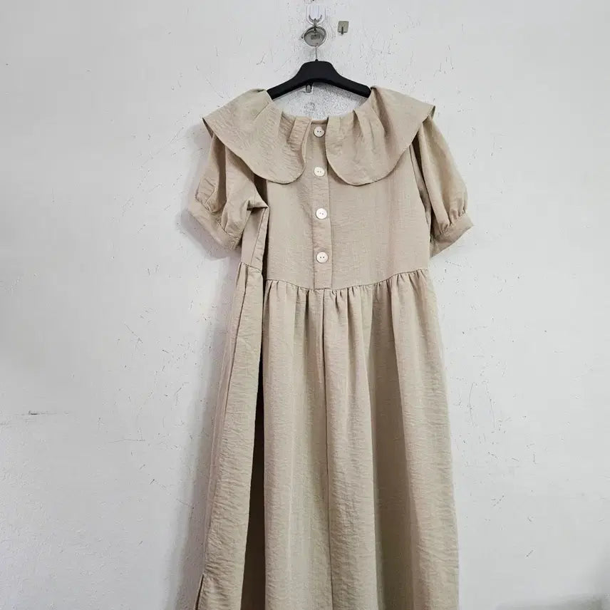 [BUNJANG] Beige Big Collar Long Dress / 베이지 빅카라 롱 원피스55
