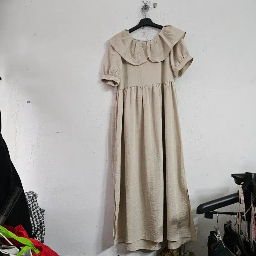 [BUNJANG] Beige Big Collar Long Dress / 베이지 빅카라 롱 원피스55