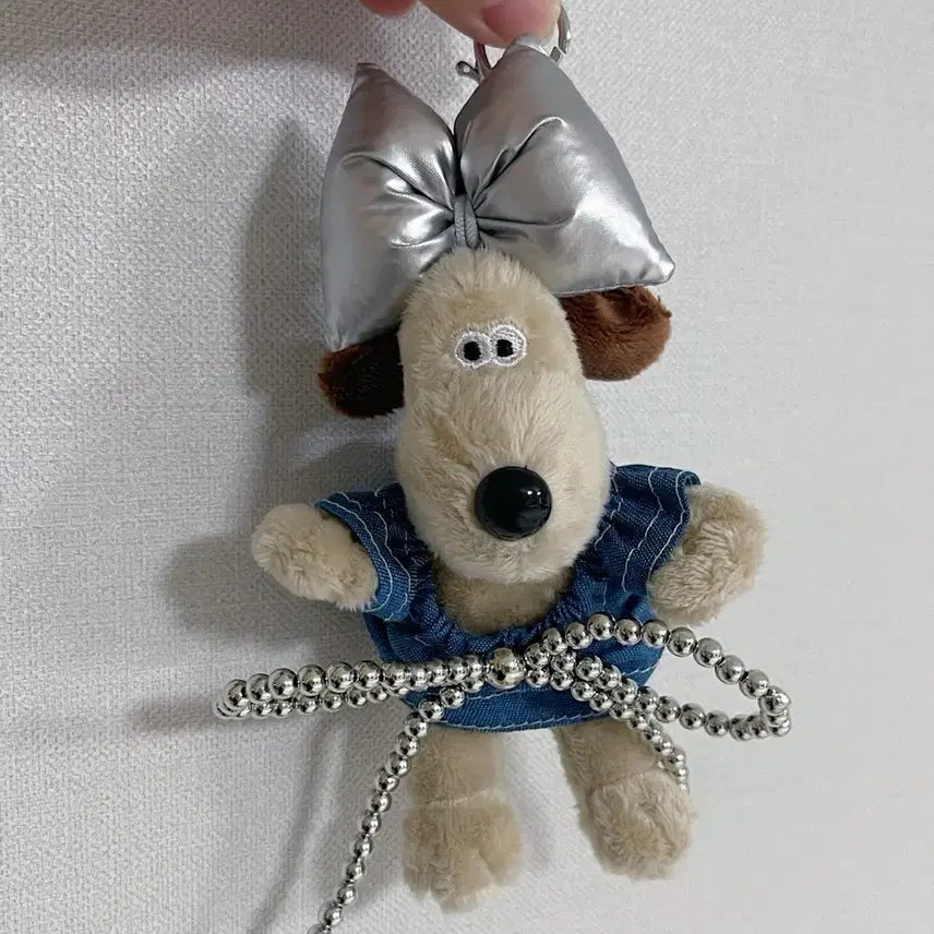 [BUNJANG] Gromit Puppy Doll Keyring with Black/Silver Ribbons / 그로밋 청원피스 강아지 인형 블랙/실버 리본 키링(개당)