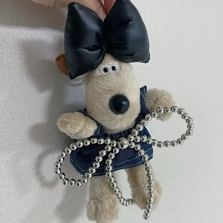 [BUNJANG] Gromit Puppy Doll Keyring with Black/Silver Ribbons / 그로밋 청원피스 강아지 인형 블랙/실버 리본 키링(개당)