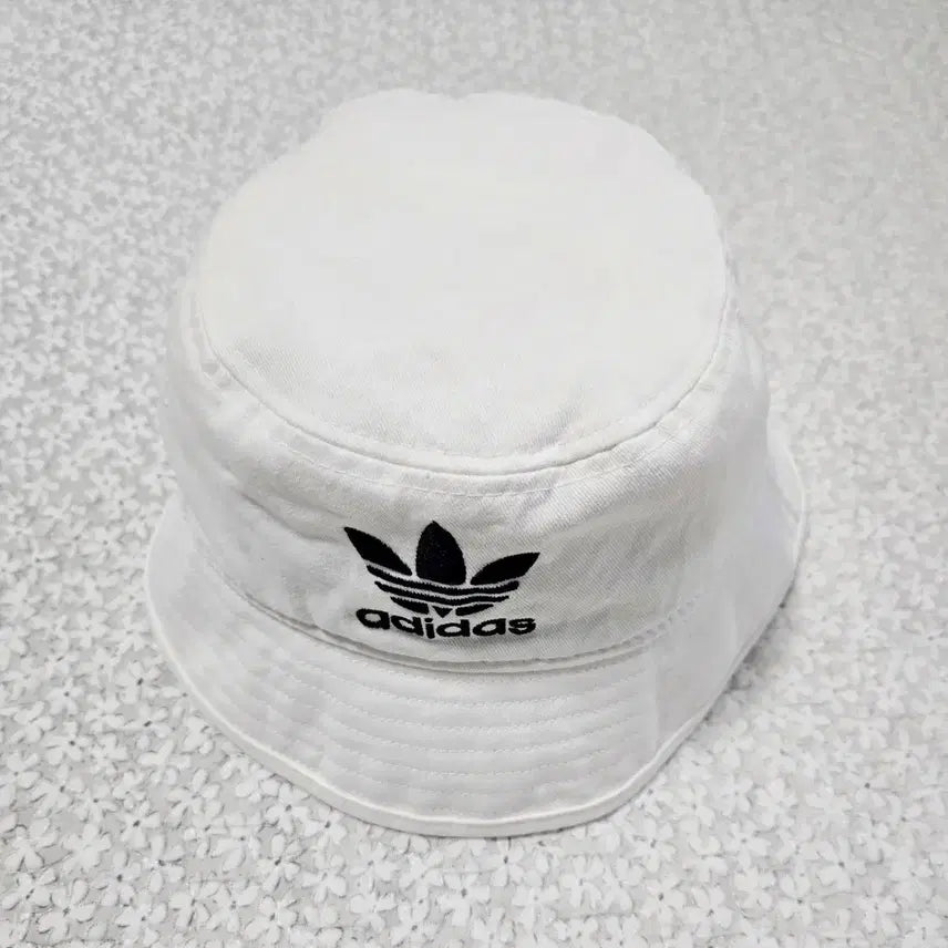 [SOLD OUT] 아디다스 흰색 버킷햇 OSFY