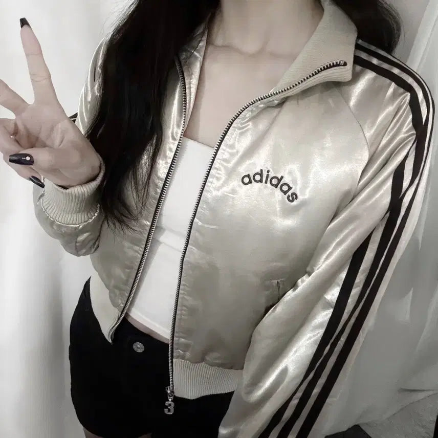 [BUNJANG] Adidas Cropped Shiny Quilted Track Top Jacket / 아디다스 크롭 베이지실버 유광 누빔집업 트랙탑 자켓