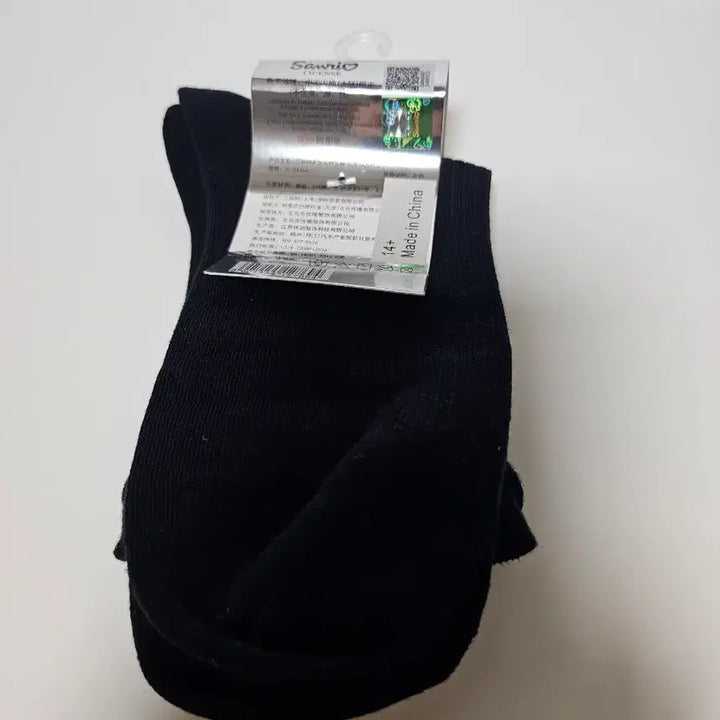 [SOLD OUT] 헬로키티 검정색 양말 여성용