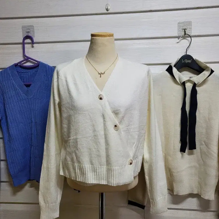 [BUNJANG] Mixxo Knit Cardigan and Two Other Knits / 믹쏘가디건 외 니트 3종 만원 비움