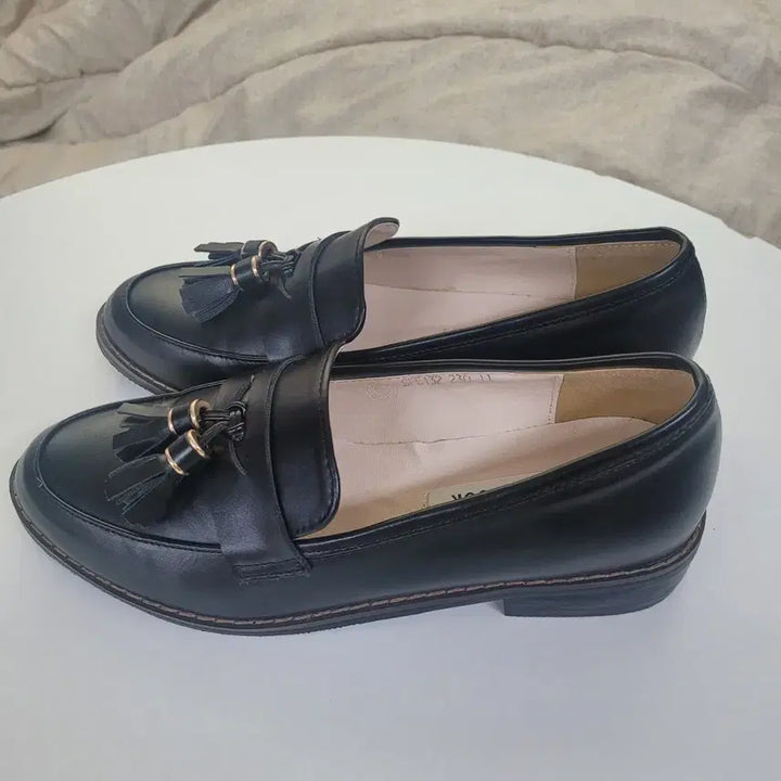 [SOLD OUT] 블랙 태슬 로퍼 여성 구두