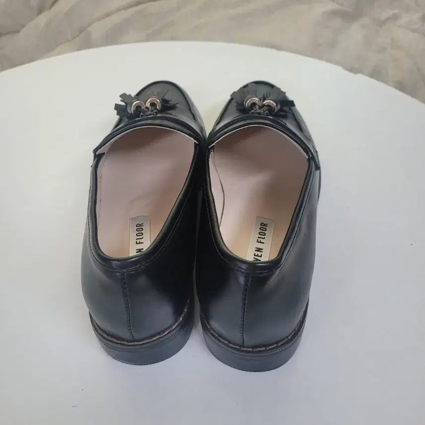 [SOLD OUT] 블랙 태슬 로퍼 여성 구두