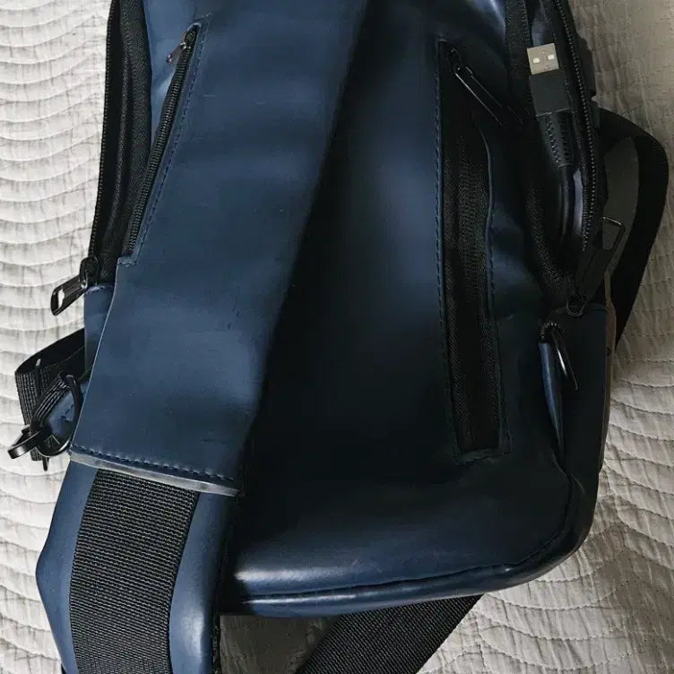 [BUNJANG] Cross Navy Cross Bag / 크로스 넉백