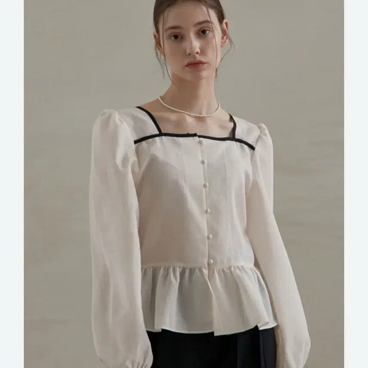 [BUNJANG] Juret Square Neck Frill Blouse / 주르티 스퀘어넥 프릴 블라우스 새상품
