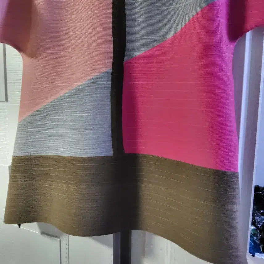 [BUNJANG] Colorblock Pleated Blouse / 배색 플리츠 상의