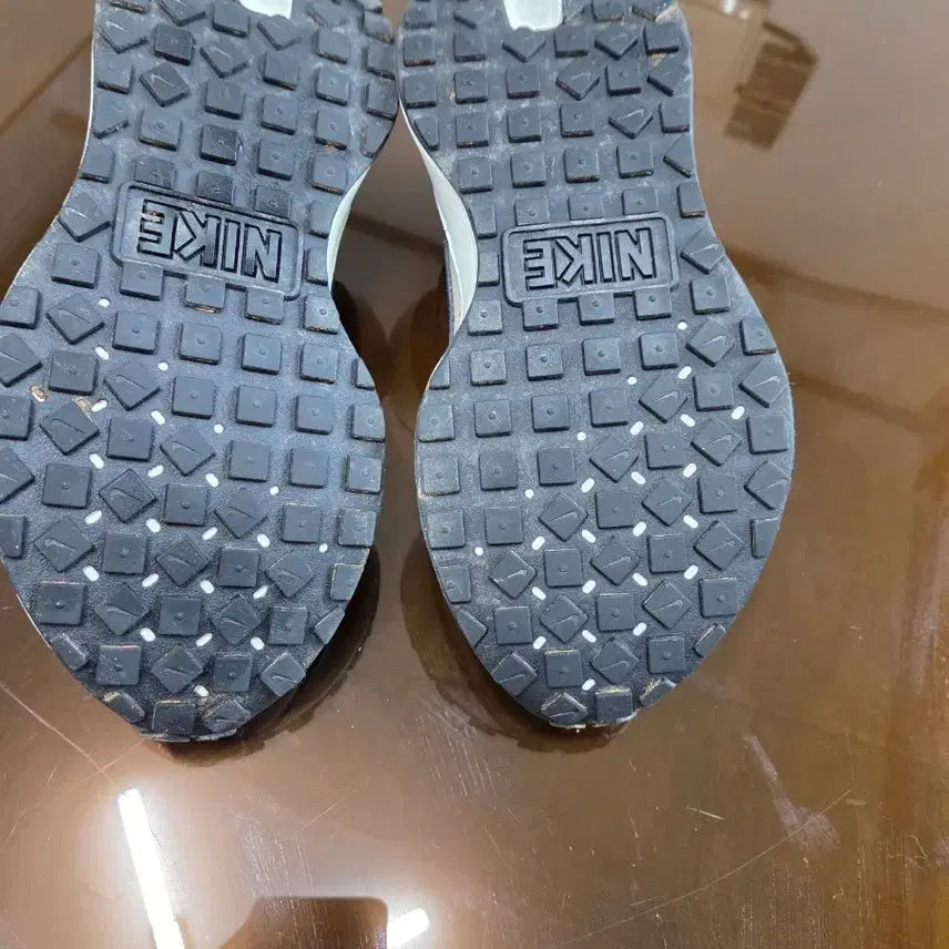 [BUNJANG] Nike V2K Run Sneakers / 나이키 V2K런  운동화245