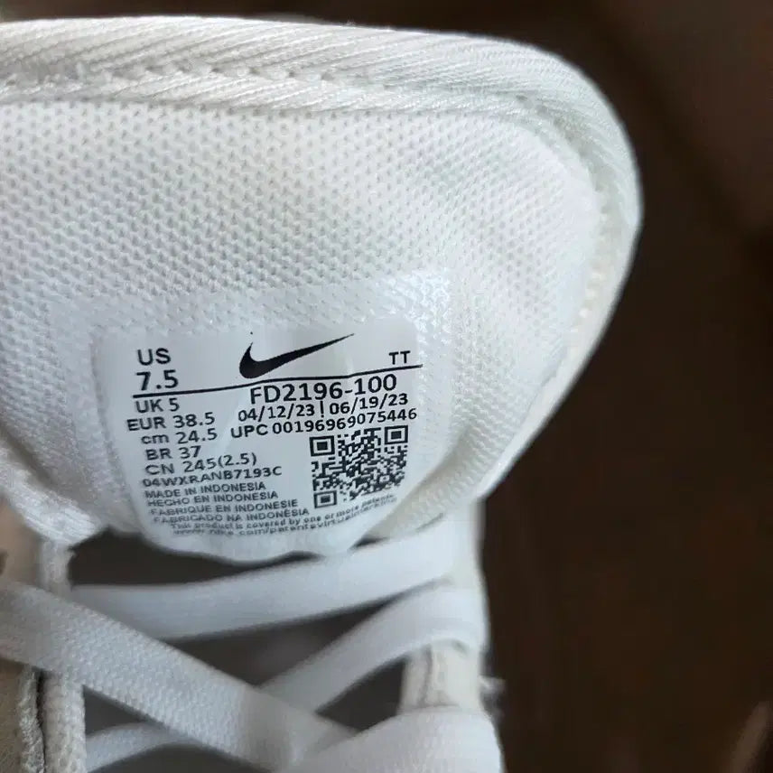 [BUNJANG] Nike V2K Run Sneakers / 나이키 V2K런  운동화245