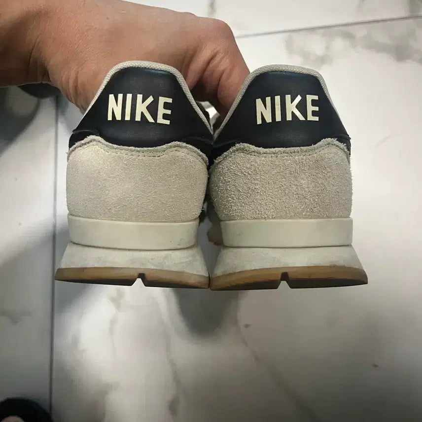 [BUNJANG] Nike Internationalist Sneakers / 나이키 인터내셔널리스트 255