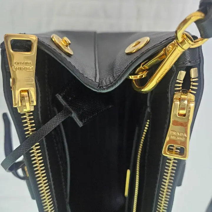 [SOLD OUT] [A급] Prada 사피아노 BN2274 블랙 금장 / 정품보증 / 65