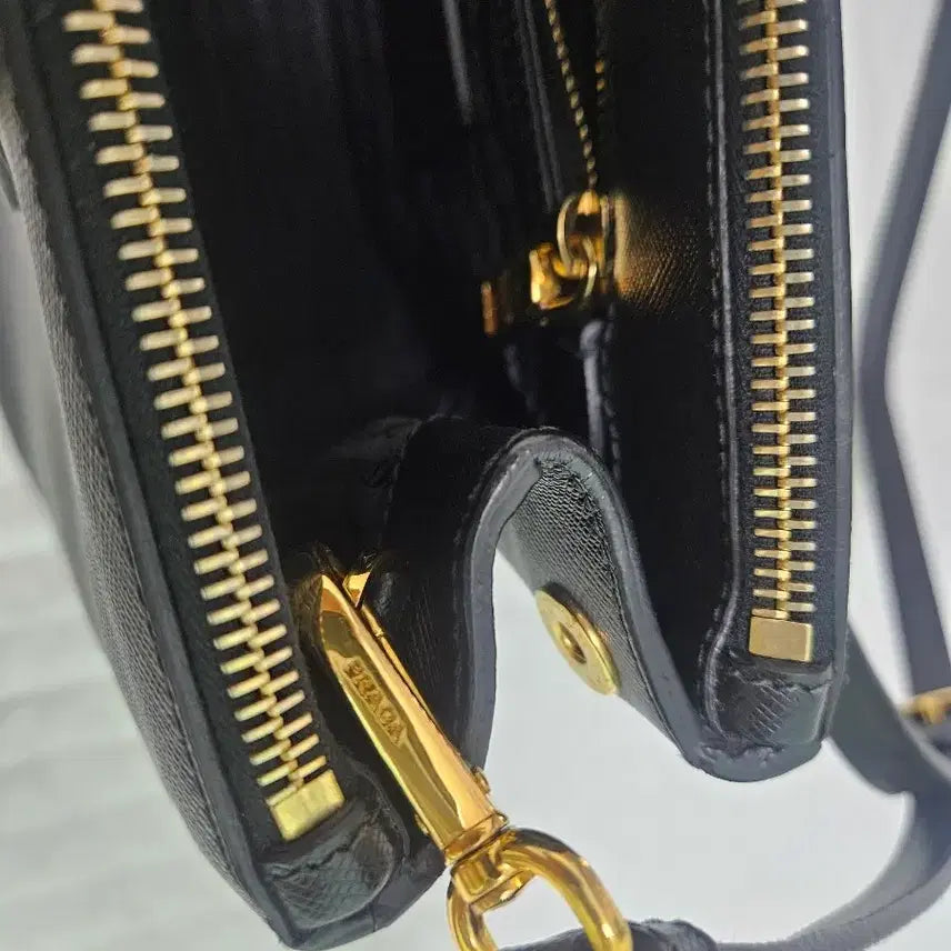 [SOLD OUT] [A급] Prada 사피아노 BN2274 블랙 금장 / 정품보증 / 65