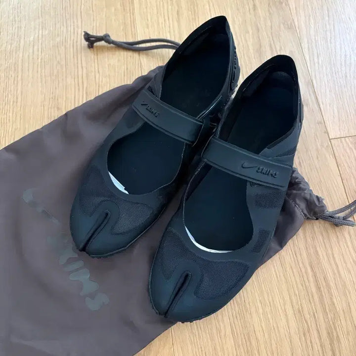 [BUNJANG] SKIMS x Nike Mesh Rift Ballet Flats / SKIMS 스킴스 나이키 첫 메쉬 리프트 발레플렛 240 블랙