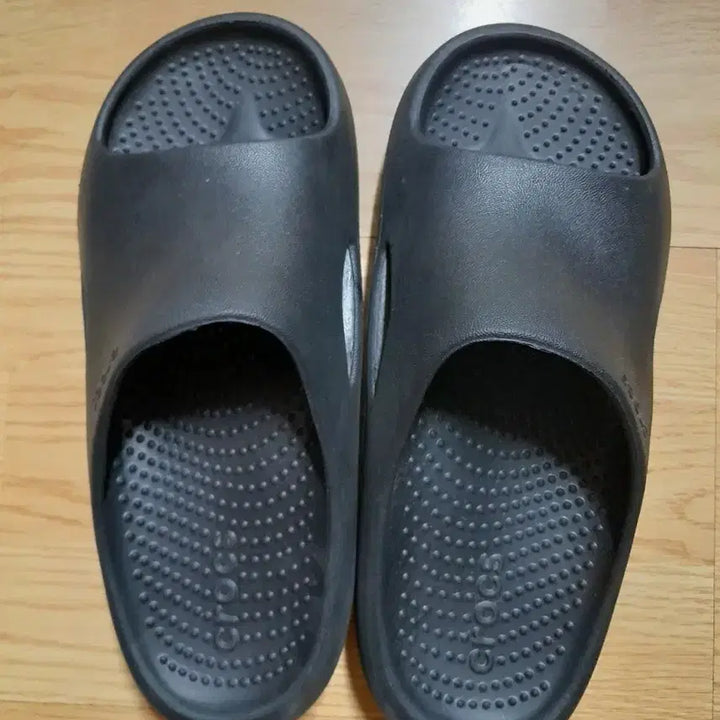 [SOLD OUT] 크록스 슬리퍼 블랙 250