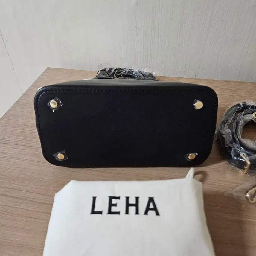 [BUNJANG] LEHA Leather Tote &amp; Crossbody Bag / [새상품] LEHA 레하 천연가죽 블랙 토트 &amp; 크로스백(정가38.5)