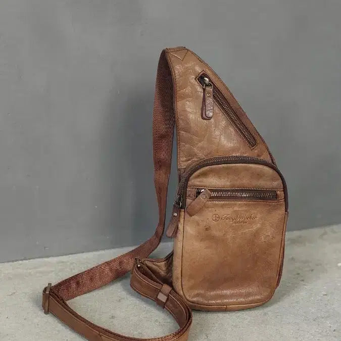 [BUNJANG] Tough Worker Leather Sling Bag / Tough Worker 가죽 슬링백 브라운