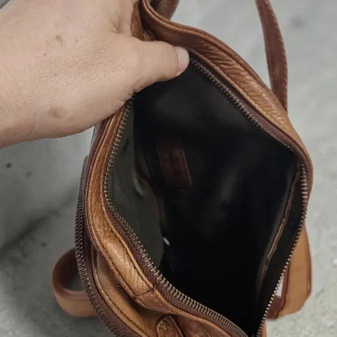 [BUNJANG] Tough Worker Leather Sling Bag / Tough Worker 가죽 슬링백 브라운