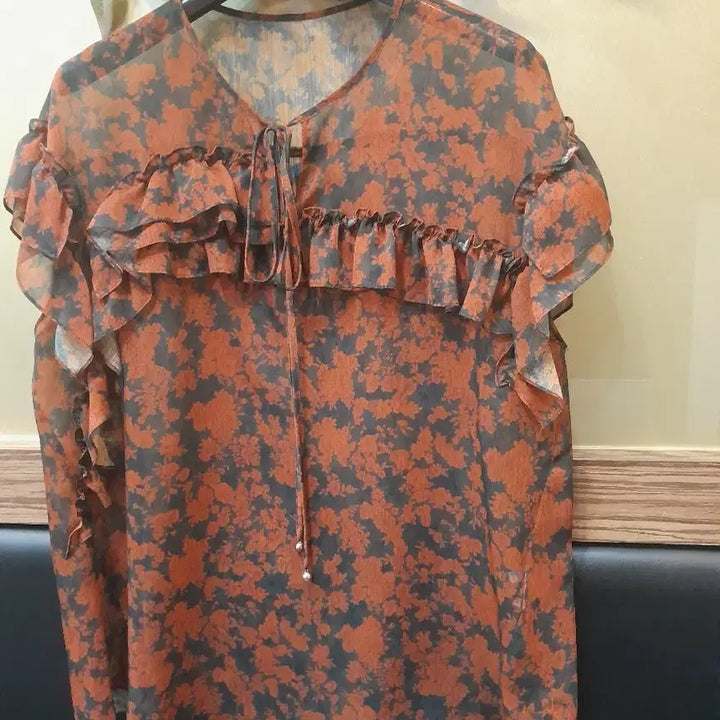 [BUNJANG] Pepe Flower Print Frill Blouse / 페페플라워 프린트 프릴 블라우스