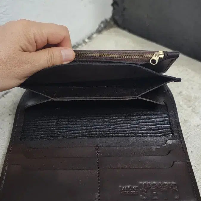 [BUNJANG] 통가죽 카빙 장지갑 브라운 (도깨비 문양) / 통가죽 카빙 장지갑 브라운 (도깨비 문양)