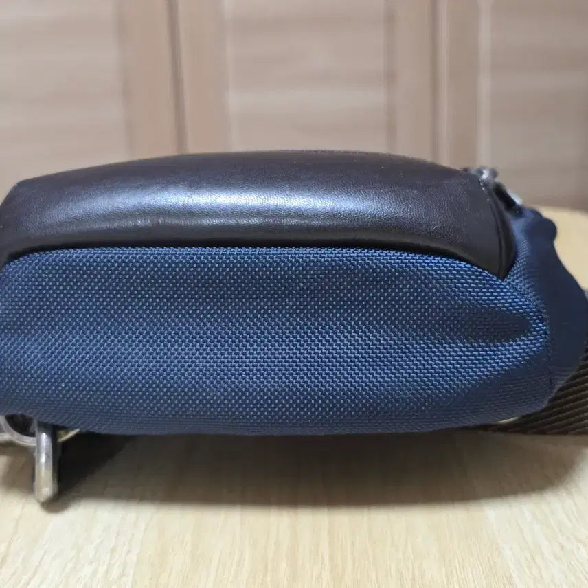 [SOLD OUT] 투미 정품 슬링백 tumi