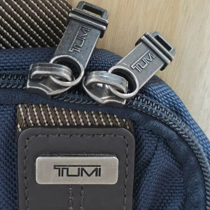 [SOLD OUT] 투미 정품 슬링백 tumi